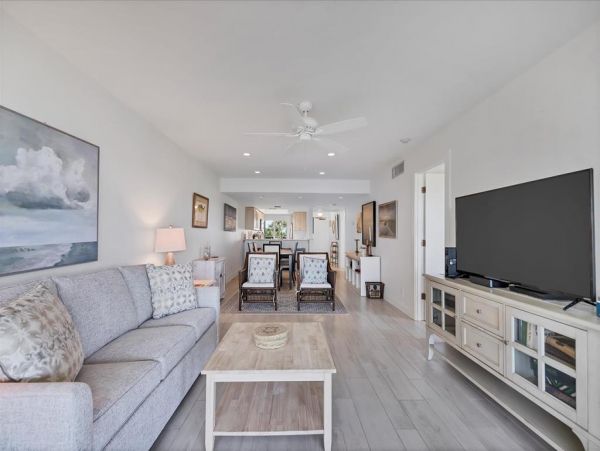 Bay Front Vacation Condo in Boca Grande Sleeps Six Guests
