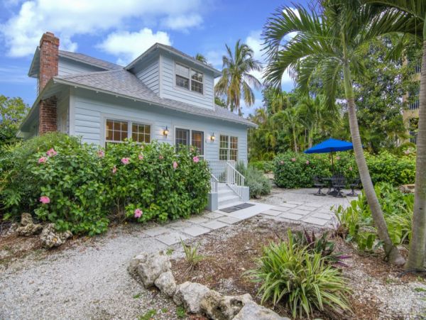 Sanibel Island Luxury Rental at the Beach- Stroll to Beach