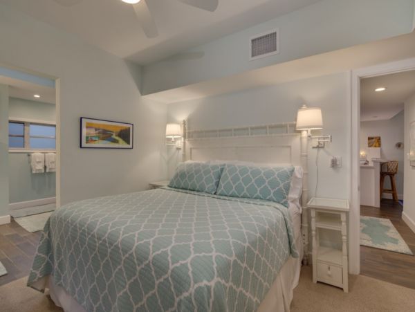 Sanibel Island Luxury Rental at the Beach- Stroll to Beach