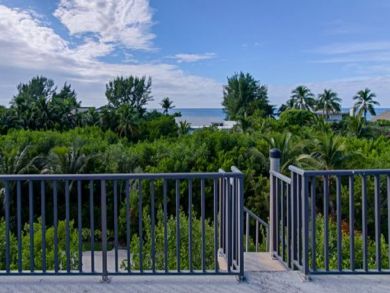 Three Bedroom Vacation Home on Captiva Island Sleeps 10