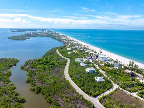 Colonial 3 Bedroom Rent House on Captiva Luxury Rental