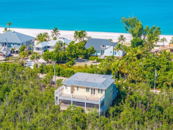 Colonial 3 Bedroom Rent House on Captiva Luxury Rental