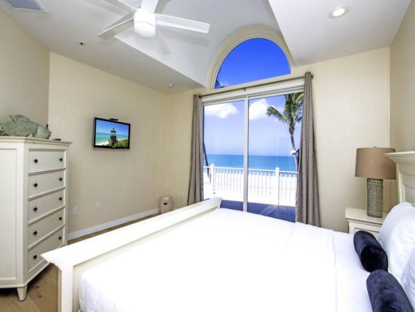 Captiva Island Beachfront Vacation Rental - Luxury 10-Bedroom Home with Pool