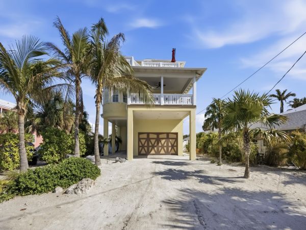 Premier Anna Maria Island Vacation Home -2 Houses From Gulf