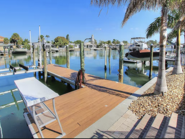 Indian Rocks Relaxing Waterfront Home with Dock