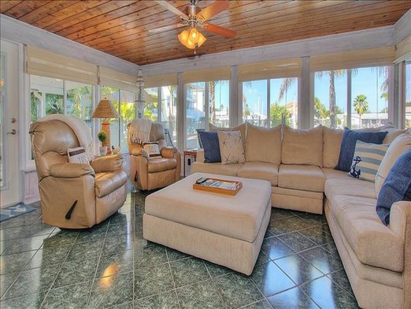 Indian Rocks Relaxing Waterfront Home with Dock