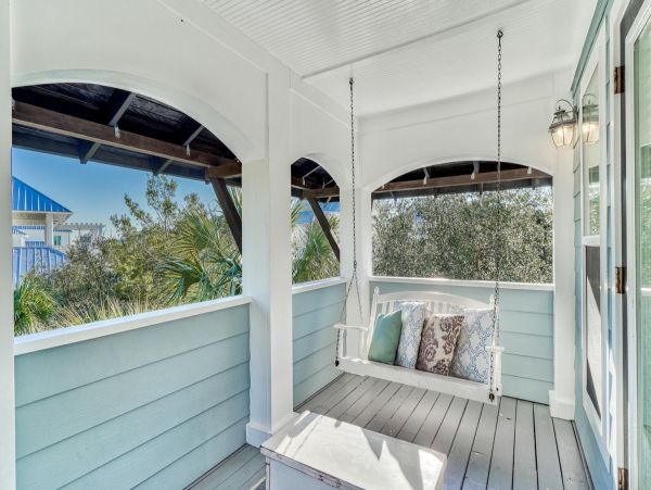 Beautiful 4 Bedroom Home Sleeps 15 Guests with Private Pool