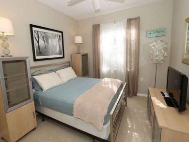 Lovely Vacation Home in Naples Sleeps Six