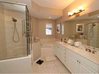 Lovely Vacation Home in Naples Sleeps Six