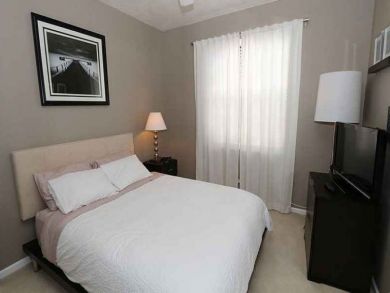 Lovely Vacation Home in Naples Sleeps Six