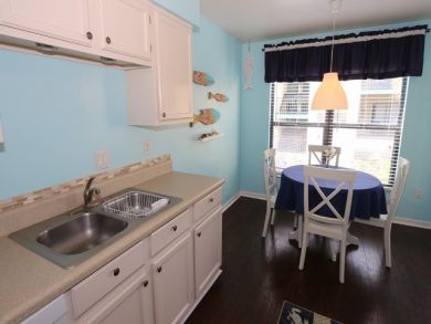 Holmes Beach Two Bedroom Vacation Rental Condo Sleeps 4