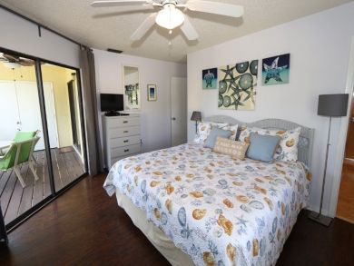 Holmes Beach Two Bedroom Vacation Rental Condo Sleeps 4