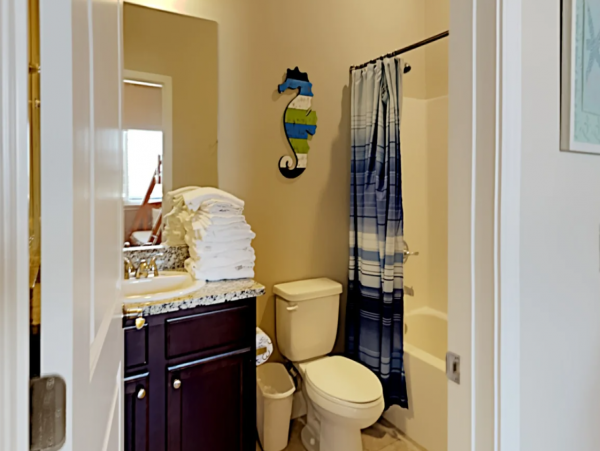 Two Bedroom Vacation Condo Sleeps 6 Short Walk to Beach
