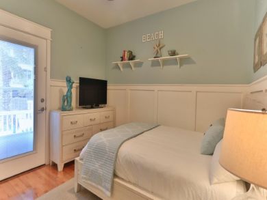 Modern Chic Four Bedroom Vacation Rental Crystal Beach