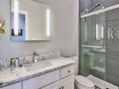 Luxury Home Overlooking Lake Destiny 5 Min Walk to Beaches