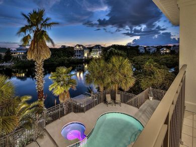Luxury Home Overlooking Lake Destiny 5 Min Walk to Beaches