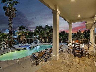 Luxury Home Overlooking Lake Destiny 5 Min Walk to Beaches