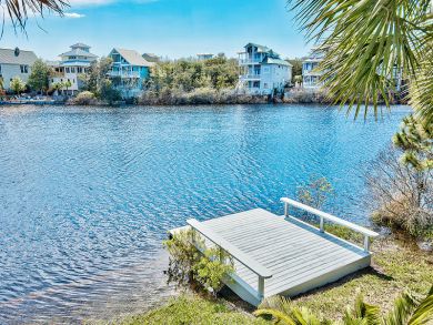 Luxury Home Overlooking Lake Destiny 5 Min Walk to Beaches