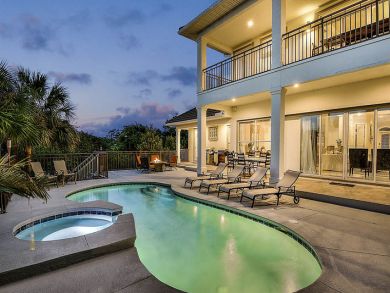 Luxury Home Overlooking Lake Destiny 5 Min Walk to Beaches