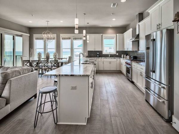 Fantastic Destin Beachfront 7 Bedroom House with Great Views