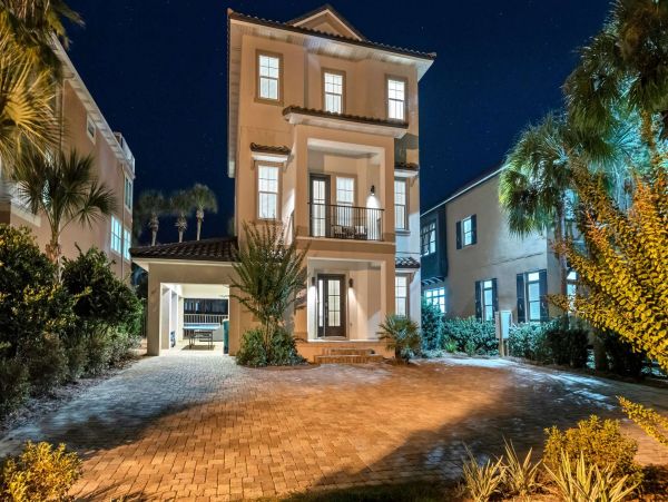 The Ultimate Six Bedroom Luxury Pool Residence in Destiny East