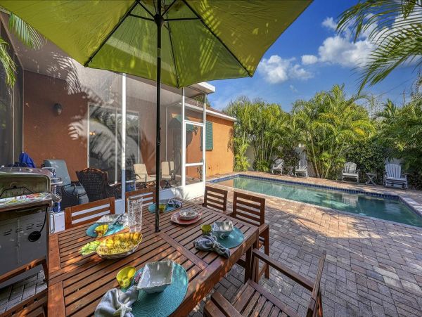 Sarasota Three Bedroom Duplex with Private Pool