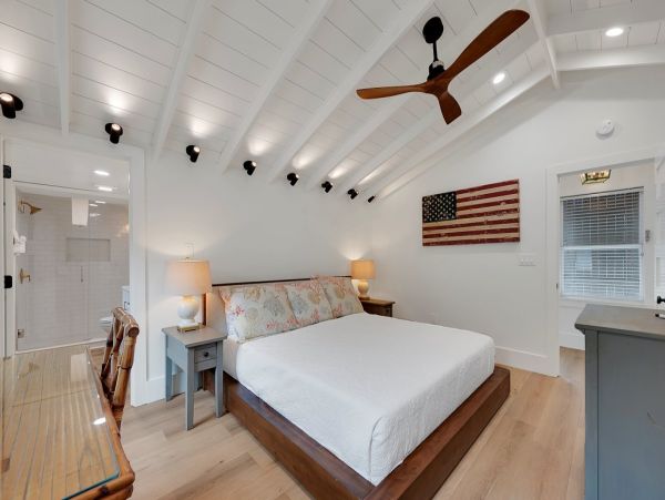 North End Anna Maria Rental Home 5 Bedrooms & Private Pool