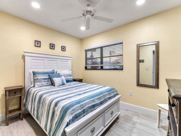 Luxury Siesta Key Vacation Rental - Walk to Beach & Pool Access