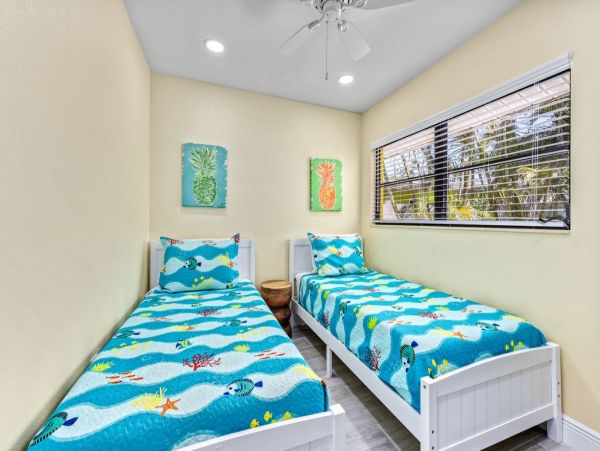 Luxury Siesta Key Vacation Rental - Walk to Beach & Pool Access