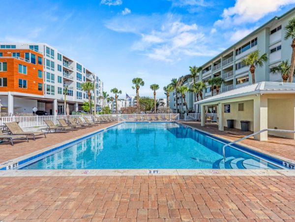 Luxury Siesta Key Vacation Rental - Walk to Beach & Pool Access