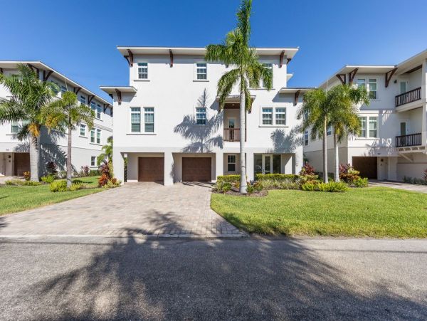 Siesta Key Four Bedroom luxury Rental Sleeps 12