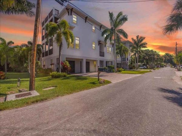 Siesta Key Four Bedroom luxury Rental Sleeps 12