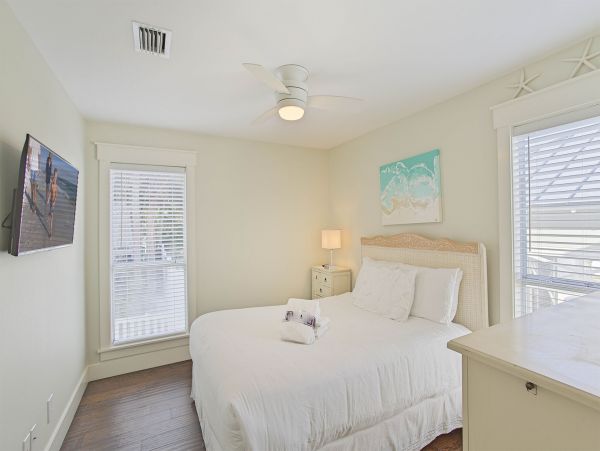 Destin Vacation Rental - 3 Bedrooms Plus Loft - Sleeps 14