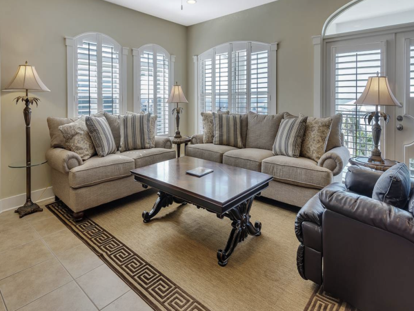 Fantastic Fourth Floor Villa Stroll To Beach