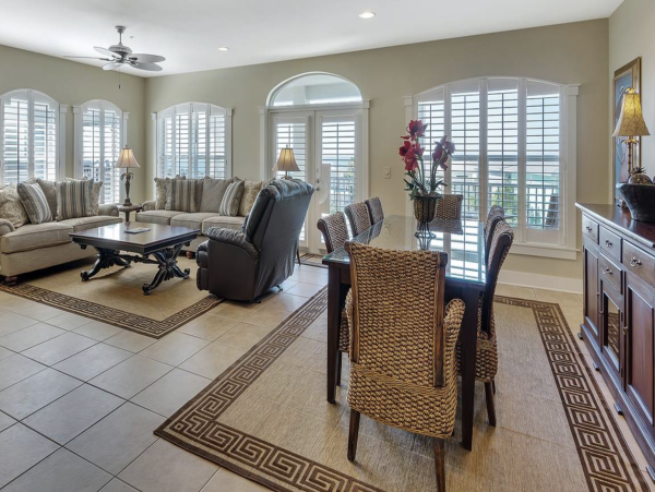 Fantastic Fourth Floor Villa Stroll To Beach