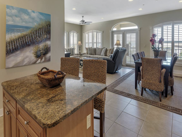 Fantastic Fourth Floor Villa Stroll To Beach
