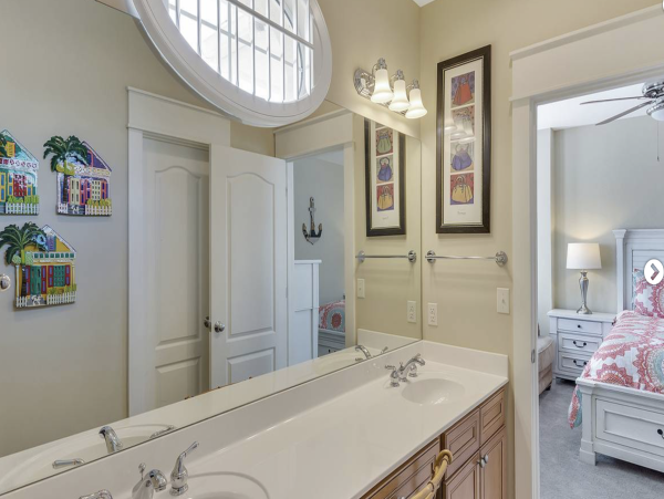 Fantastic Fourth Floor Villa Stroll To Beach
