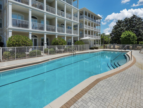 Fantastic Fourth Floor Villa Stroll To Beach