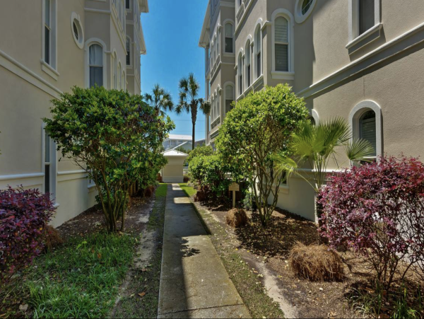 Fantastic Fourth Floor Villa Stroll To Beach