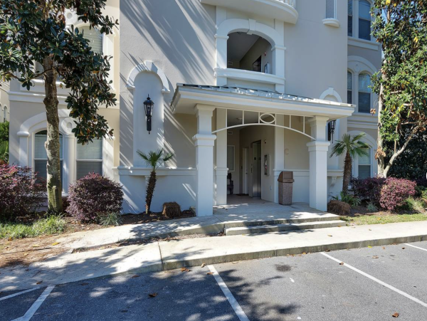 Fantastic Fourth Floor Villa Stroll To Beach