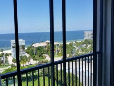 2 bedroom 2 bath condo in Naples