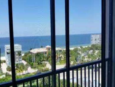 2 bedroom 2 bath condo in Naples