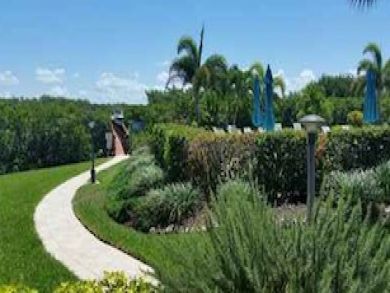 2 bedroom 2 bath condo in Naples