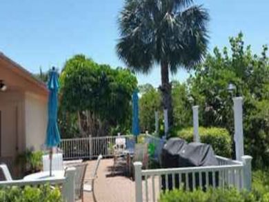 2 bedroom 2 bath condo in Naples