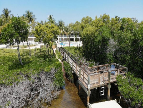 Luxury Keys Beach Estate Rent all Sleeps 14 Guests.