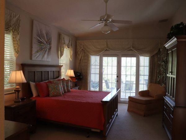 Luxury Keys Beach Estate Rent all Sleeps 14 Guests.