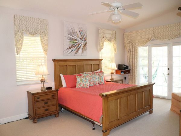 Luxury Keys Beach Estate Rent all Sleeps 14 Guests.