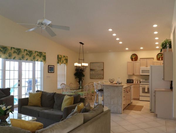 Luxury Keys Beach Estate Rent all Sleeps 14 Guests.