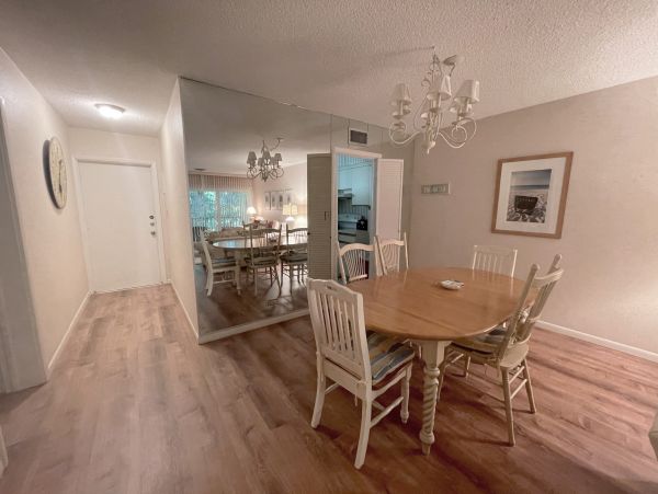 Stay on Lido Key and Stroll to Posh St Armands Circle
