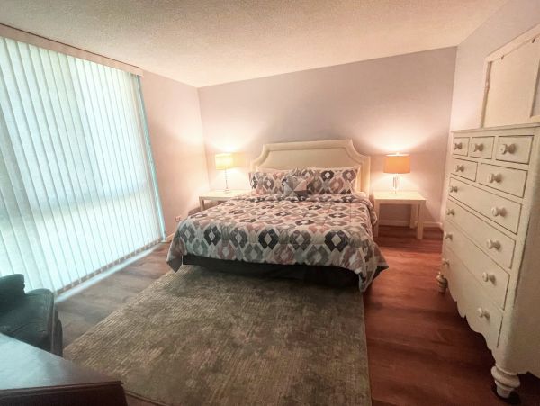 Stay on Lido Key and Stroll to Posh St Armands Circle